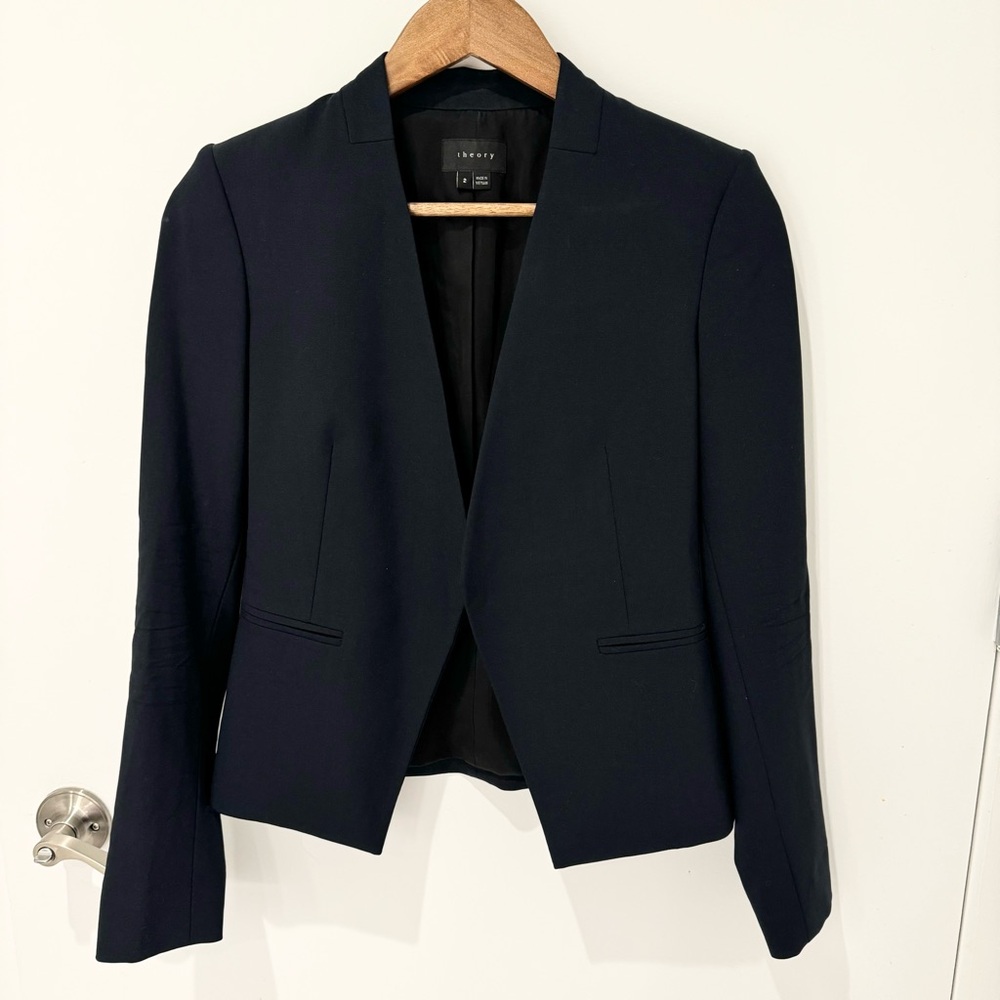 Theory navy wool blazer size 2
